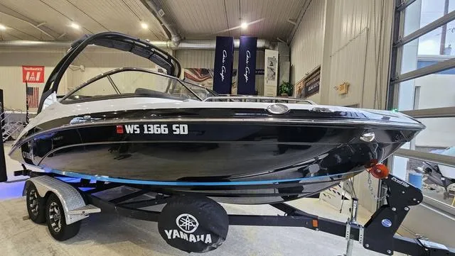 Slide: The Image of Yamaha 212SD 2021 - 2