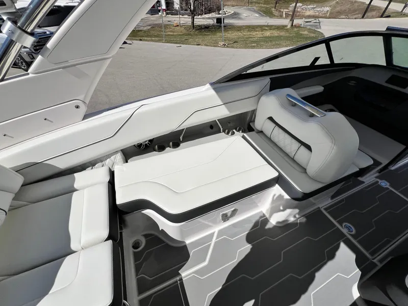 Slide: The Image of Regal LS4 Surf 2022 - 10