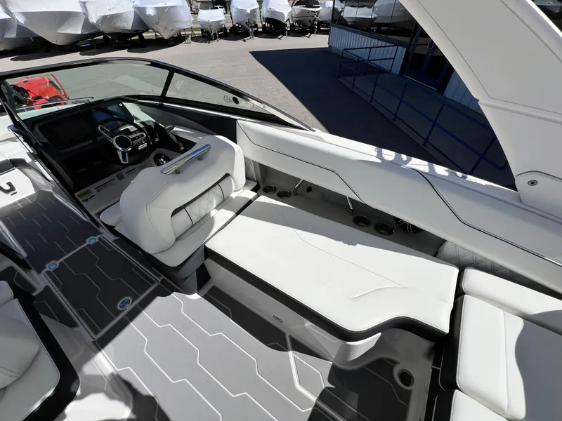 Slide: The Image of Regal LS4 Surf 2022 - 11