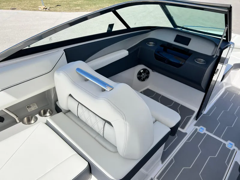 Slide: The Image of Regal LS4 Surf 2022 - 13