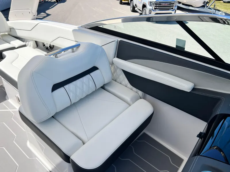 Slide: The Image of Regal LS4 Surf 2022 - 14