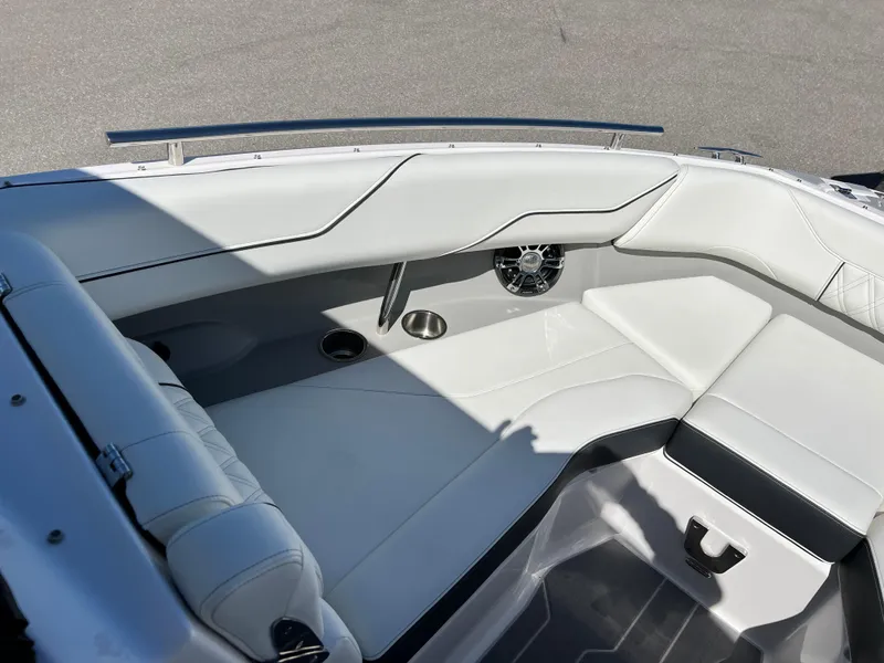 Slide: The Image of Regal LS4 Surf 2022 - 21