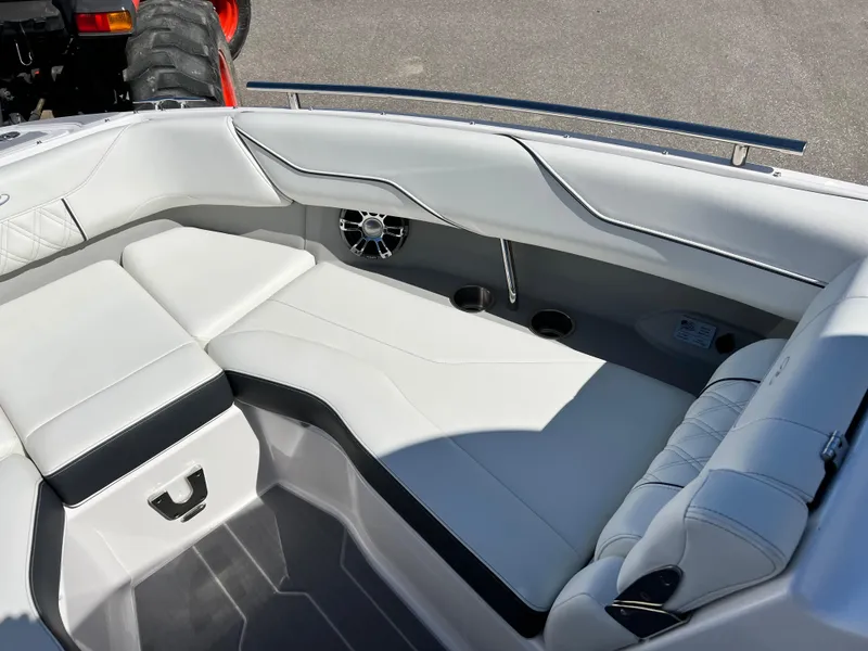 Slide: The Image of Regal LS4 Surf 2022 - 22