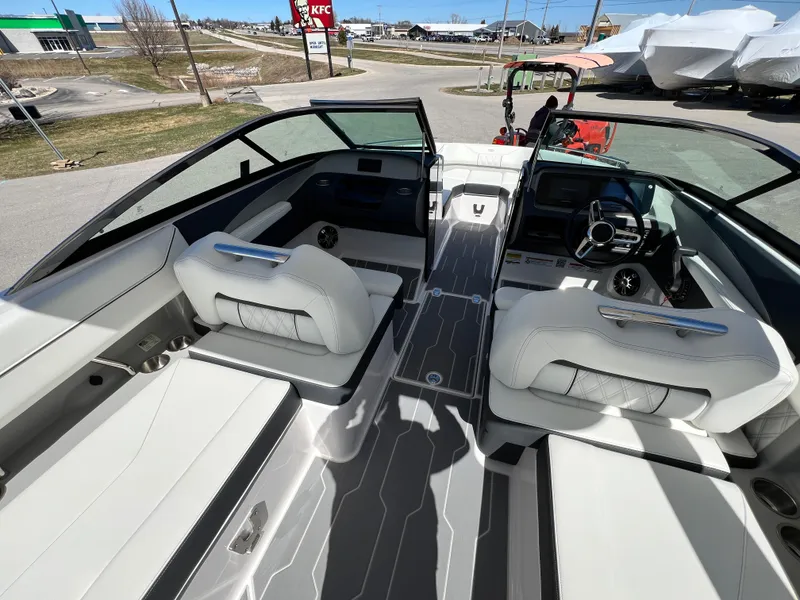 Slide: The Image of Regal LS4 Surf 2022 - 9