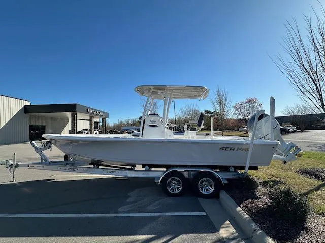 Slide: The Image of Sea Pro 250 BAY DLX W/350HP 2025 - 2