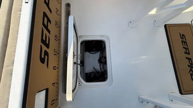 Slide: The Image of Sea Pro 242 SPORT W/3OO/HP 2024 - 10