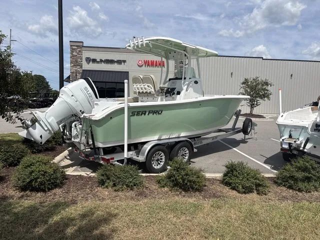 Slide: The Image of Sea Pro 242 SPORT W/3OO/HP 2024 - 18