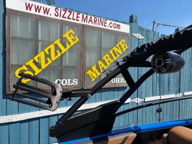 Slide: The Image of 2025 Yamaha Boats 222XD at Sizzle Marine, Columbus, Ohio. - 12