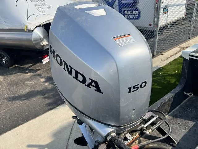 Slide: The Image of Silver Honda 150 outboard motor on 2020 Alumacraft Trophy 185 boat. - 5