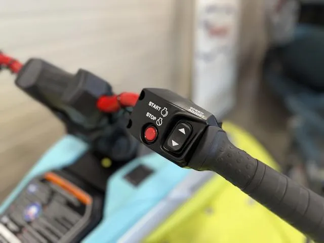 Slide: The Image of Handlebar controls of 2025 Yamaha Waverunner Jetblaster, featuring start and stop buttons. - 19