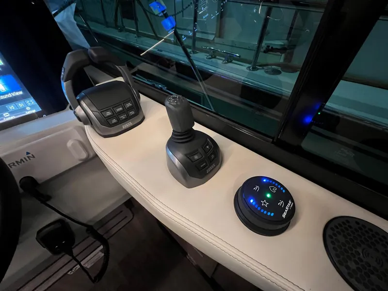 Slide: The Image of Regal 42 Flybridge 2023 - 18