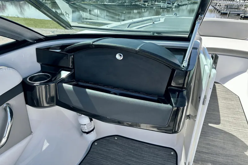 Slide: The Image of Four Winns HD 180 2019 - 16