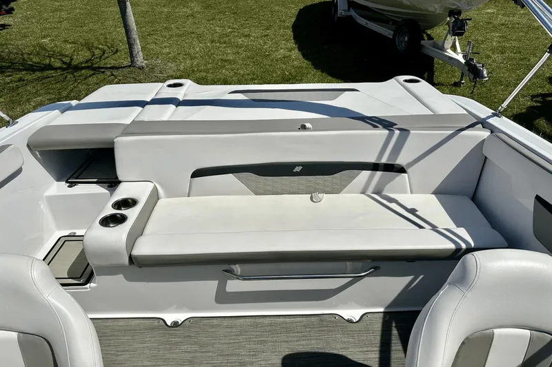 Slide: The Image of Four Winns HD 180 2019 - 21