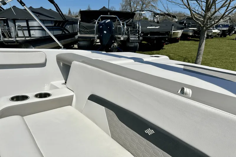 Slide: The Image of Four Winns HD 180 2019 - 38