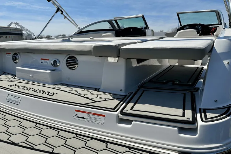 Slide: The Image of Four Winns HD 180 2019 - 48