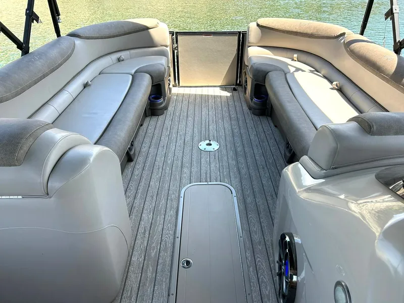 Slide: The Image of Interior of 2020 Avalon Catalina 2585 VRB pontoon boat with spacious seating and sleek design. - 21