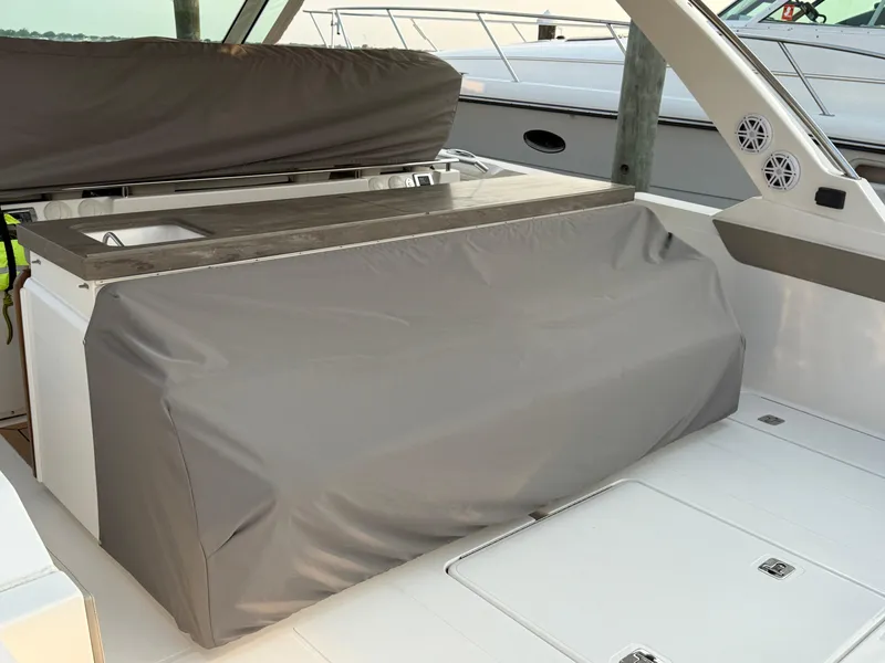 Slide: The Image of Tiara 43 LS 2023 - 65