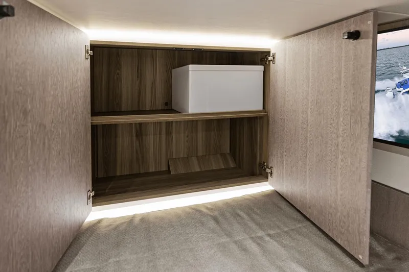 Slide: The Image of Galeon 435 GTO 2025 - 42