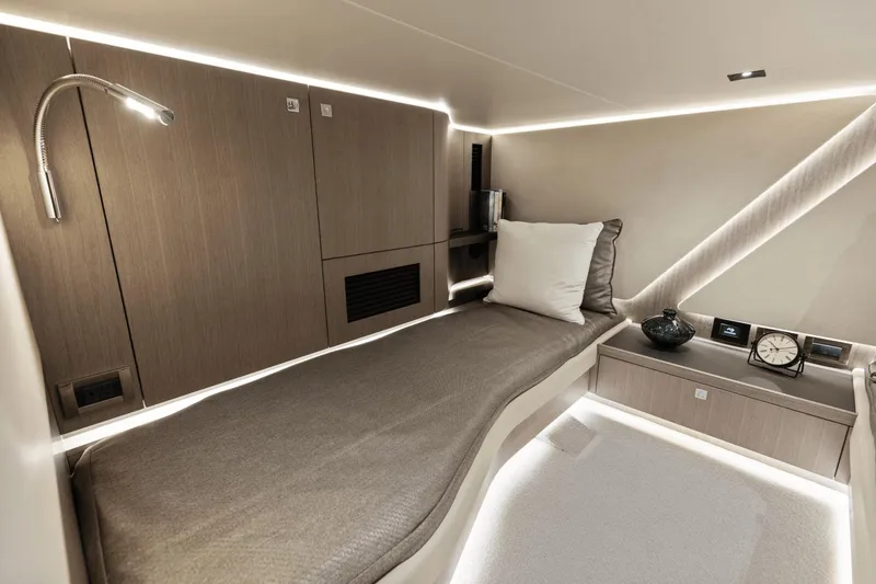 Slide: The Image of Galeon 435 GTO 2025 - 44