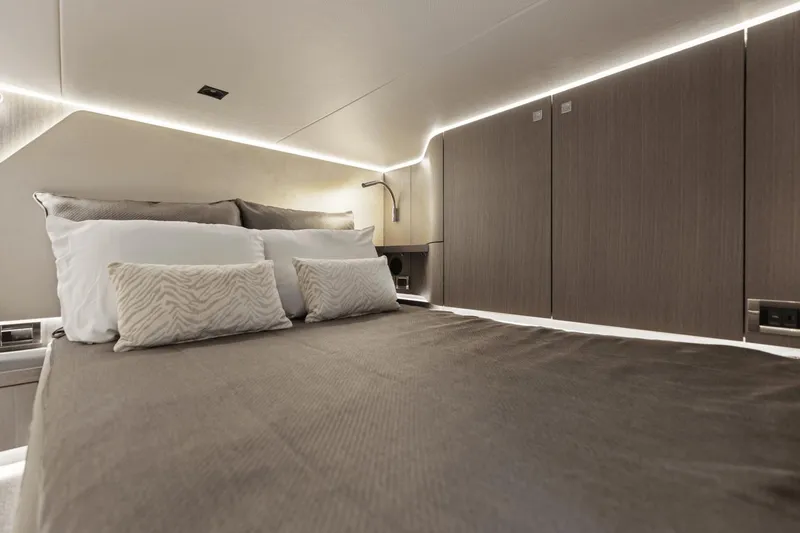 Slide: The Image of Galeon 435 GTO 2025 - 59