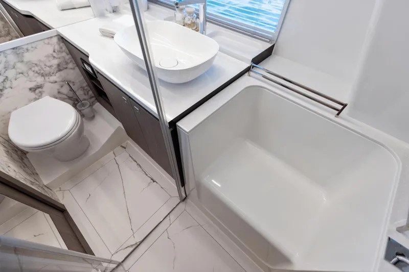 Slide: The Image of Galeon 435 GTO 2025 - 64