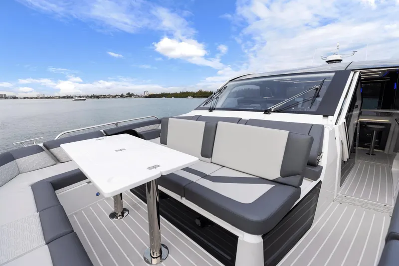 Slide: The Image of Galeon 435 GTO 2025 - 23