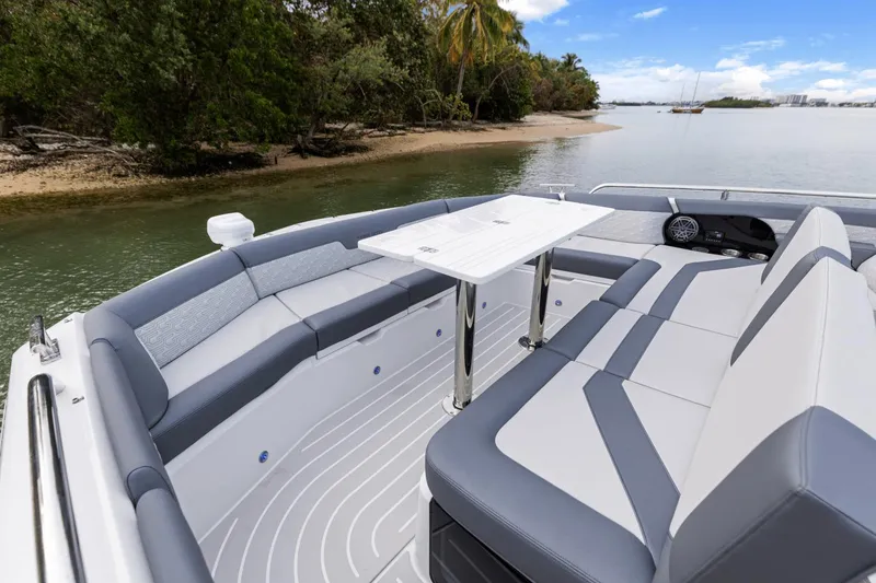 Slide: The Image of Galeon 435 GTO 2025 - 24