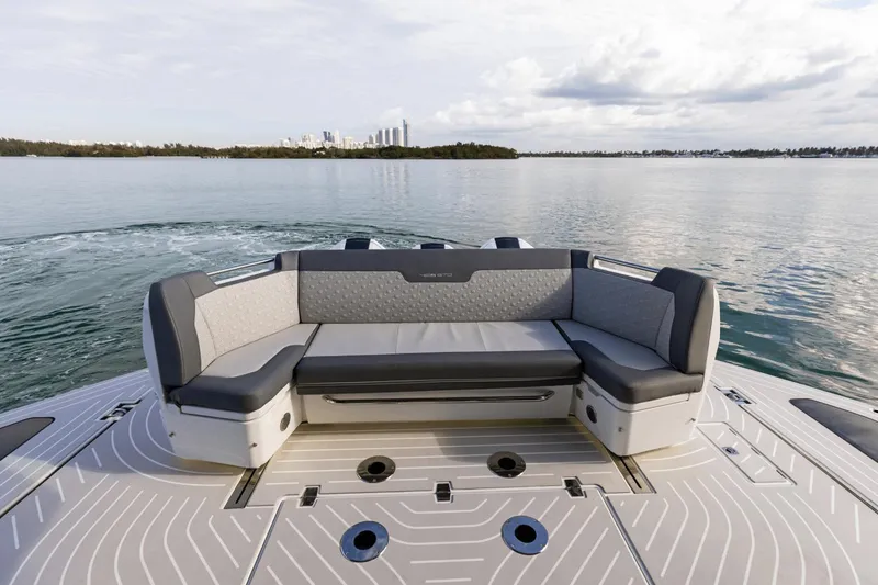 Slide: The Image of Galeon 435 GTO 2025 - 33