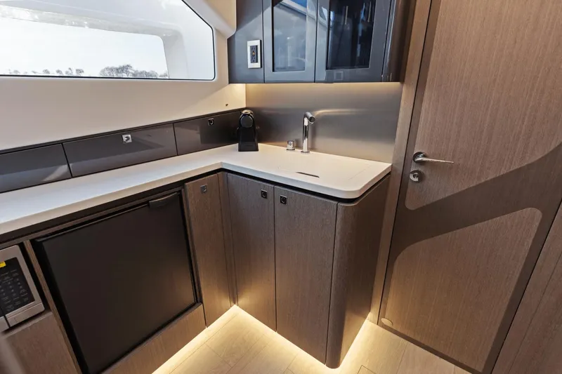 Slide: The Image of Galeon 435 GTO 2025 - 51