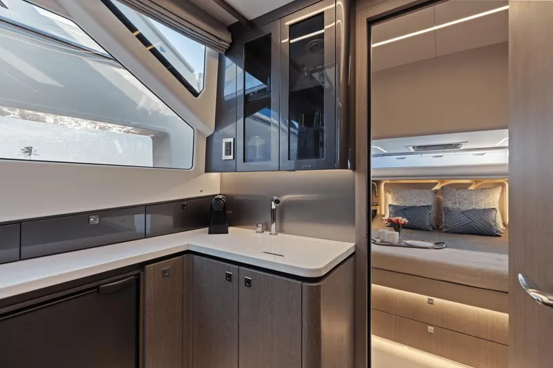 Slide: The Image of Galeon 435 GTO 2025 - 73