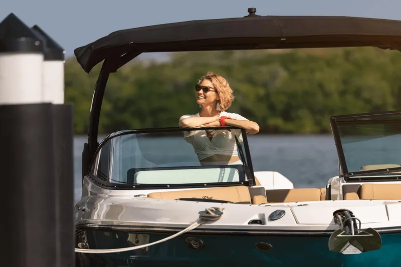 Slide: The Image of Sea Ray SLX 280 Outboard 2024 - 23