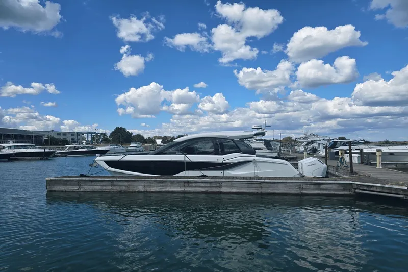 Slide: The Image of Galeon 375 GTO 2025 - 1