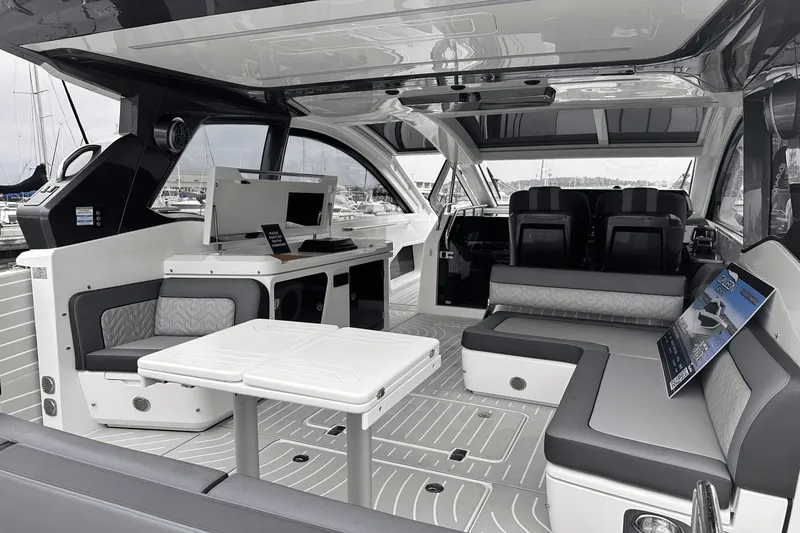 Slide: The Image of Galeon 375 GTO 2025 - 11