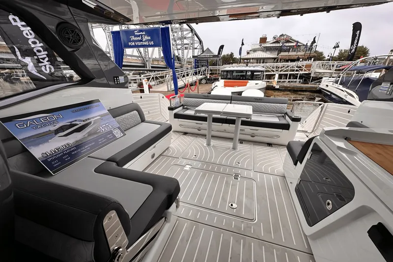 Slide: The Image of Galeon 375 GTO 2025 - 12