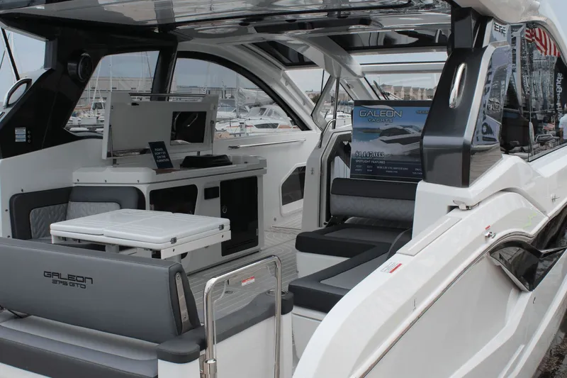Slide: The Image of Galeon 375 GTO 2025 - 17