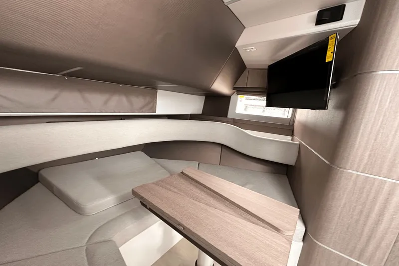 Slide: The Image of Galeon 375 GTO 2025 - 28