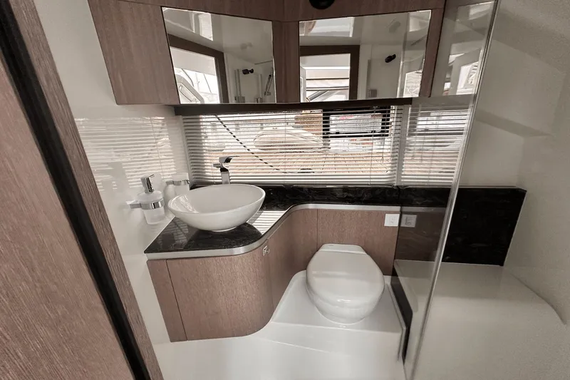 Slide: The Image of Galeon 375 GTO 2025 - 30