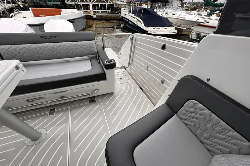 Slide: The Image of Galeon 375 GTO 2025 - 37
