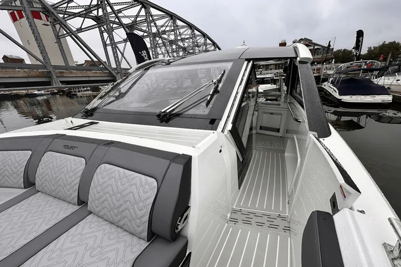 Slide: The Image of Galeon 375 GTO 2025 - 46