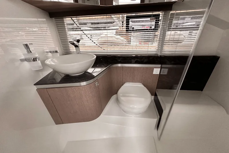 Slide: The Image of Galeon 375 GTO 2025 - 53