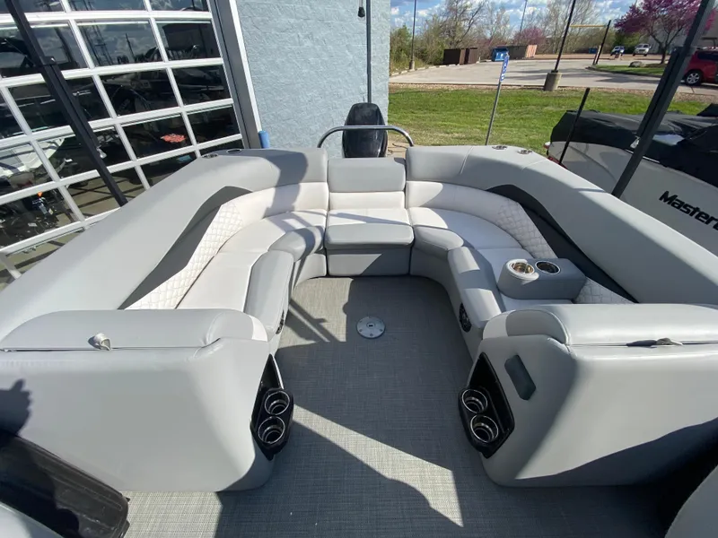 Slide: The Image of 2021 Manitou 25 Encore RF SHP Twin boat with spacious seating and modern design. - 41