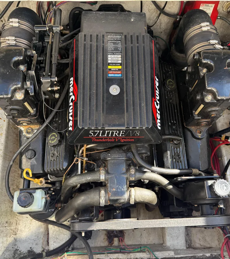 Slide: The Image of Engine of a 1997 Bayliner 2655 Ciera Sunbridge boat, featuring a 5.7L MerCruiser. - 31