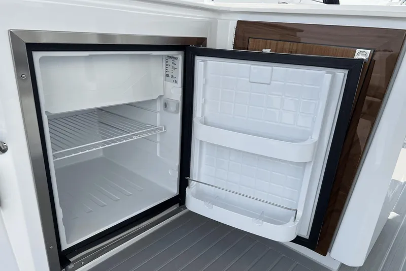 Slide: The Image of Cruisers Yachts 38 GLS 2024 - 10