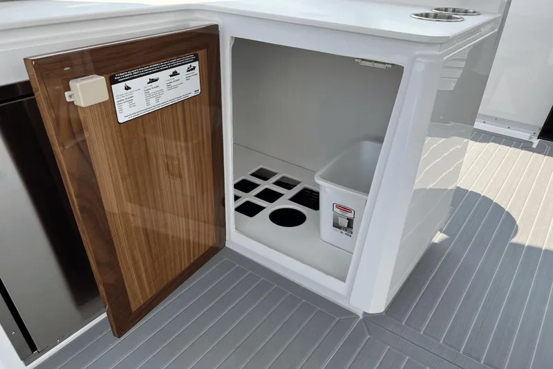 Slide: The Image of Cruisers Yachts 38 GLS 2024 - 11