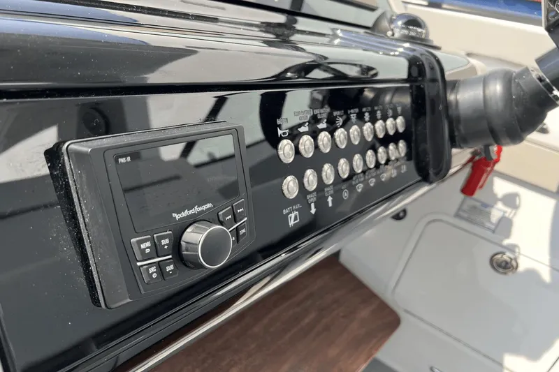 Slide: The Image of Cruisers Yachts 38 GLS 2024 - 13