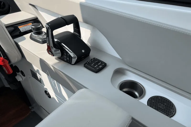 Slide: The Image of Cruisers Yachts 38 GLS 2024 - 14