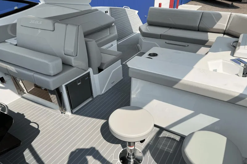 Slide: The Image of Cruisers Yachts 38 GLS 2024 - 15