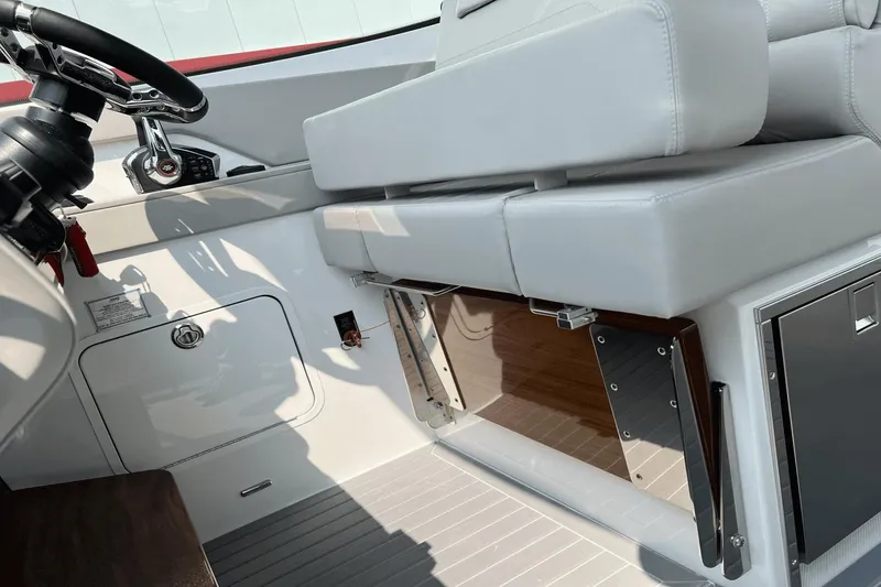 Slide: The Image of Cruisers Yachts 38 GLS 2024 - 19