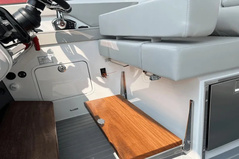 Slide: The Image of Cruisers Yachts 38 GLS 2024 - 20