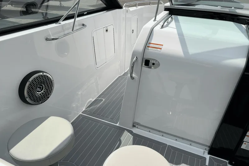 Slide: The Image of Cruisers Yachts 38 GLS 2024 - 22